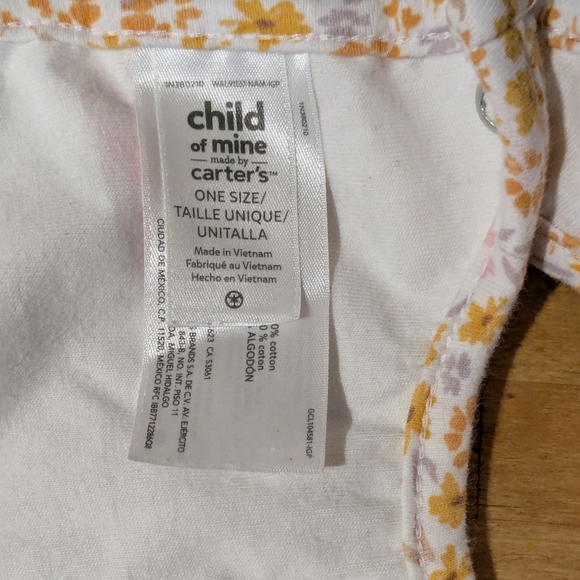 Floral design bib - Picture 3 of 3